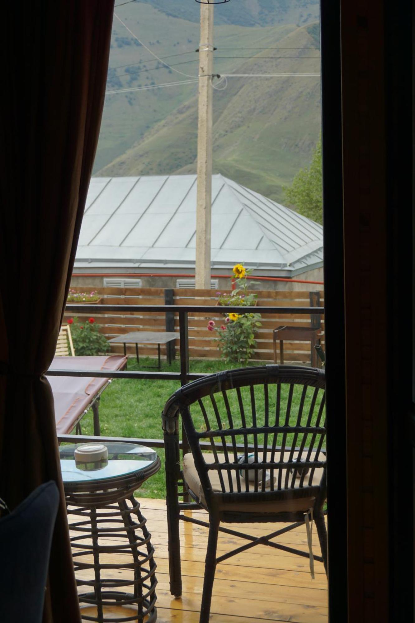 Cottage Caucasus Stepantsminda Exterior foto